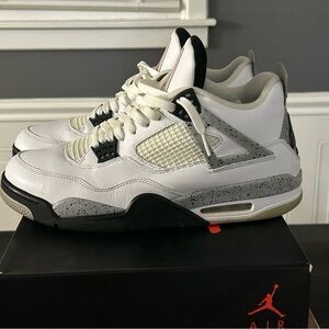 Nike Air Jordan 4 Retro OG "White Cement".